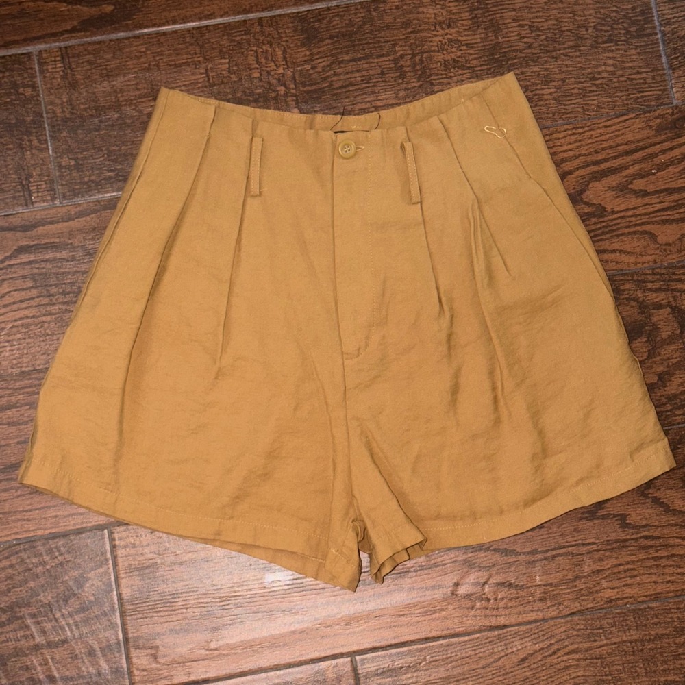 Forever 21 Mustard Yellow High Waisted Pleated Shorts Womens Medium Ochre Summer